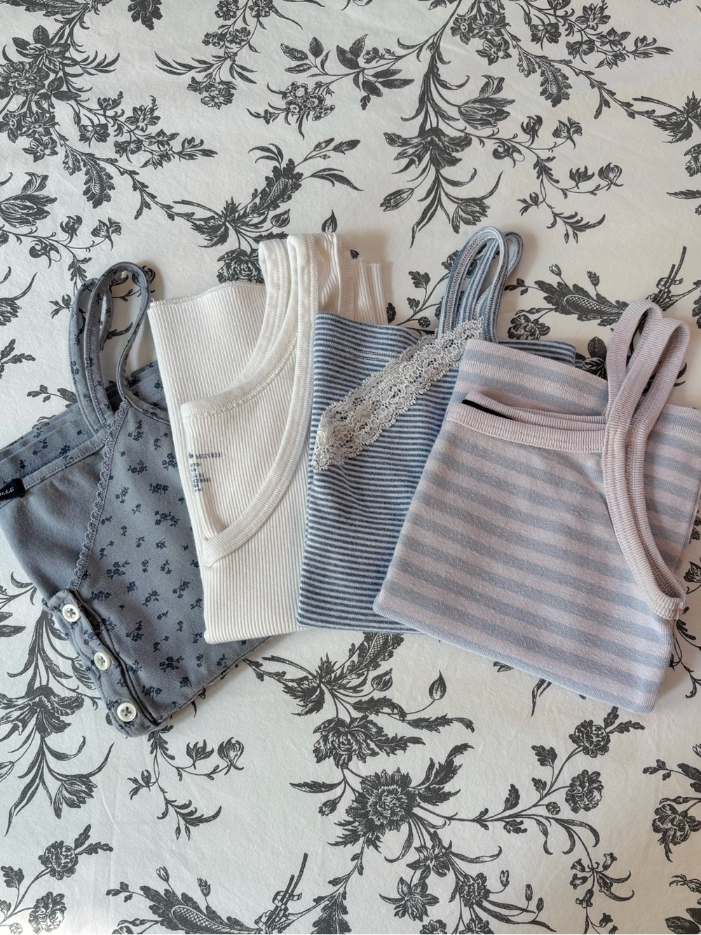 {Bundle of 4} Brandy Melville Cropped Tank Tops